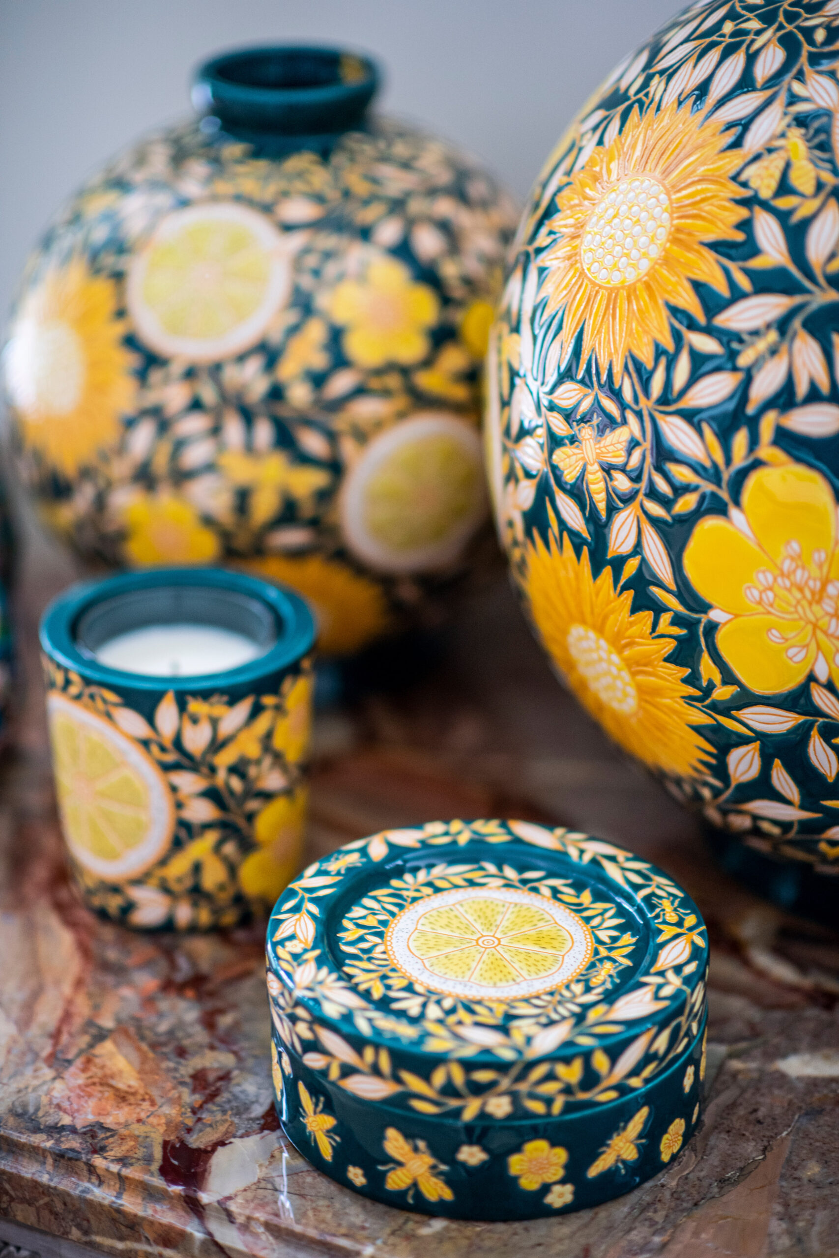 Les émaux de Longwy - Lemon Insect : le cloisonné réinventé avec audace et minutie